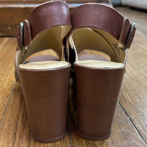 NWOT or box Lucky Brand platform sandals, size 7 - Picture 4 of 7